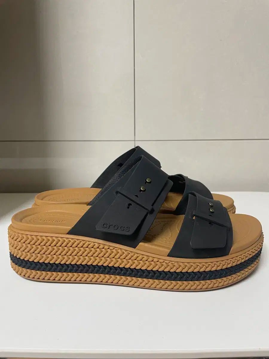 crocs クロックス ブルックリン バックル ロー ウエッジヒール ウーブン 4 3 WWW_WOWDIGSITE_COM