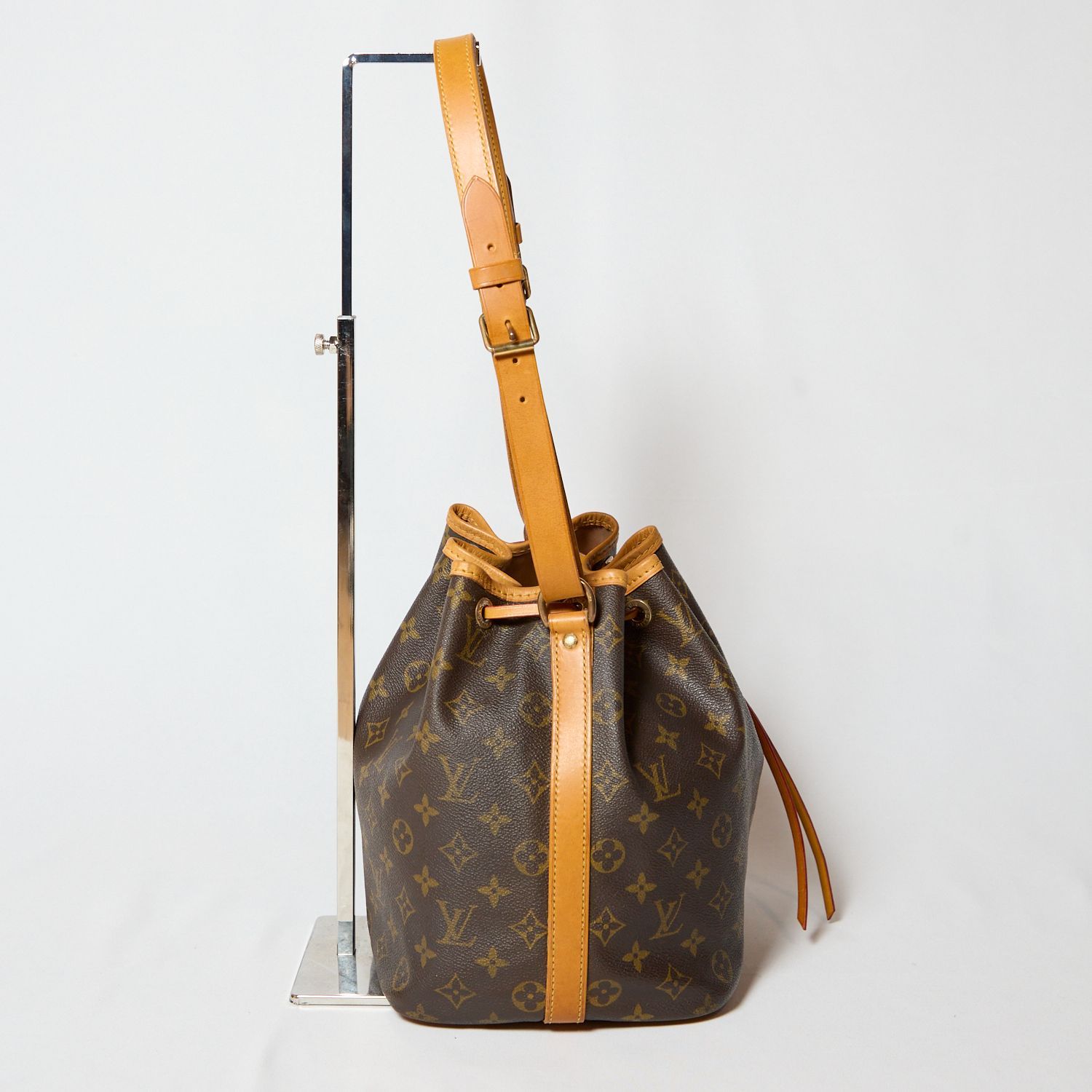 Louis Vuittonルイヴィトン モノグラムプチノエ巾着 ショルダーバッグ