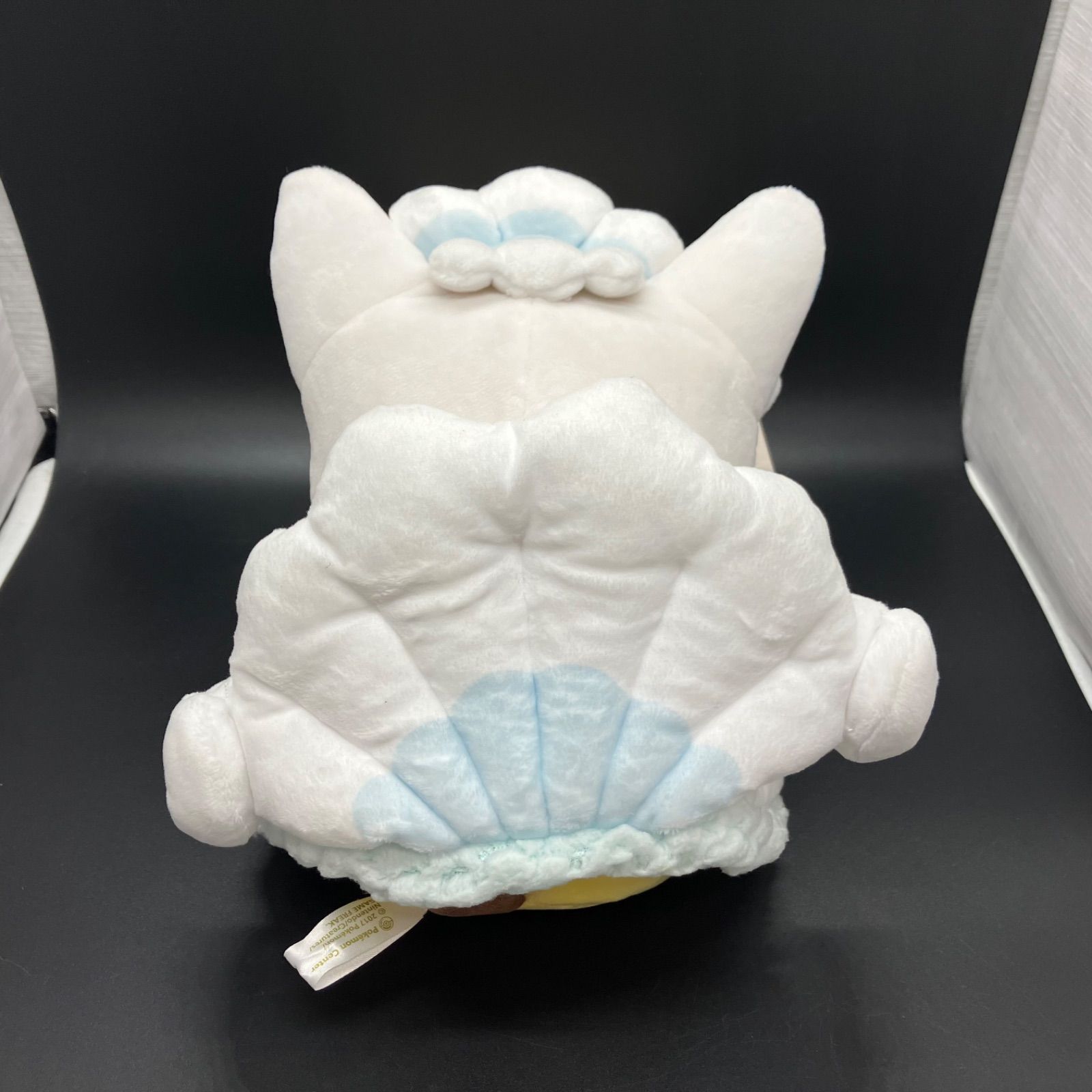 アローラロコンのポンチョを着たピカチュウ ポケモンセンター