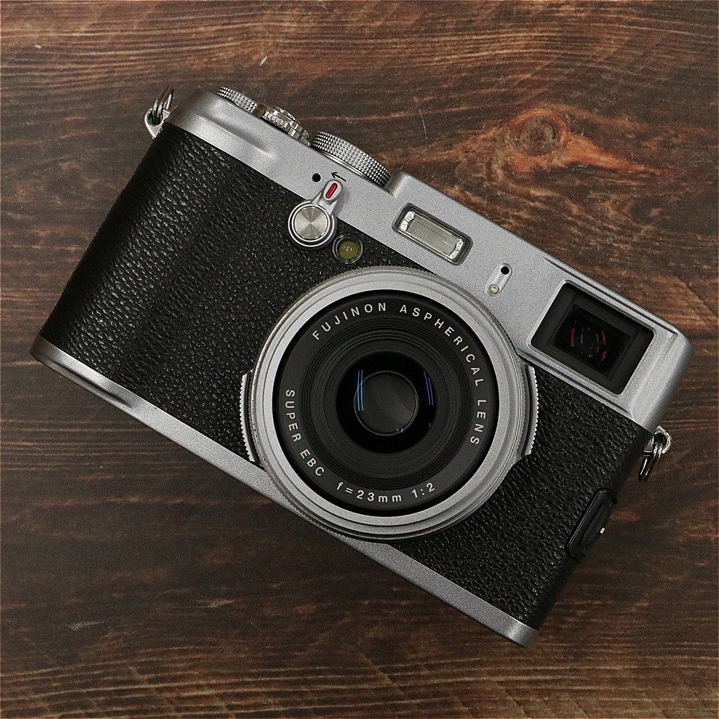 珍品？富士フイルム　FinePix X100シルバー　美品！！ FinePix 富士フィルム Fujifilm X100 シルバー デジタルカメラ