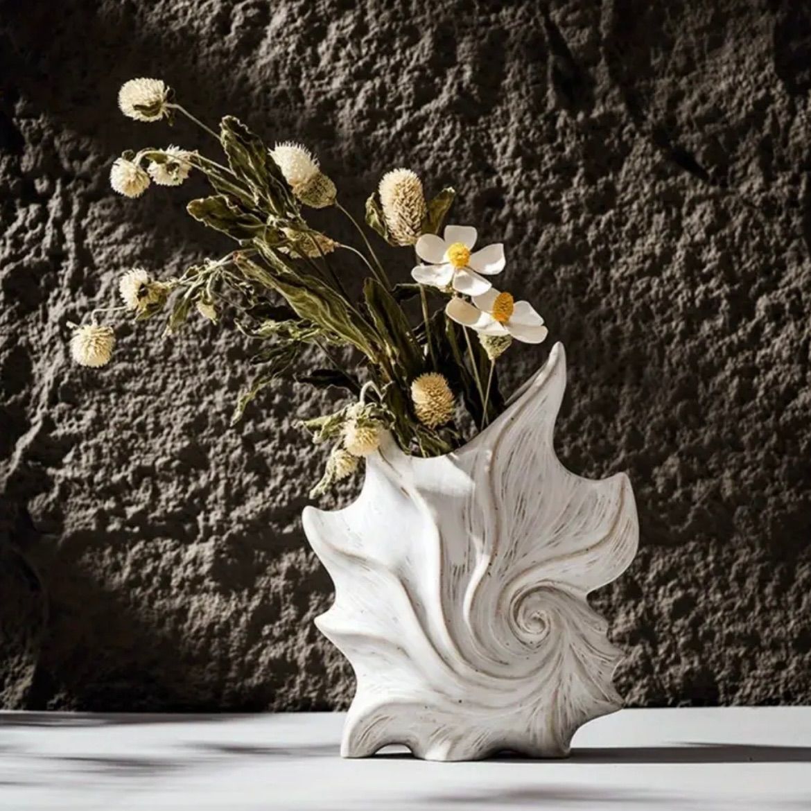 花瓶 置物 コンチボウル セラミック 北欧 フランスアート風 手作り装飾ボウル 水耕栽培対応 花飾り器 ミニマリストデザイン リビングルーム用 ホームデコレーション ヴィンテージ風 オブジェ使用 白陶器製 上品な装飾 小型インテリアボウル ギフト ホワイト