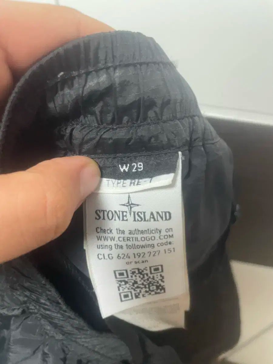 ストーンアイランド 黒 カーゴナイロンパンツ STONE ISLAND(ストーンアイランド) ナイロン カーゴパンツ 黒 w