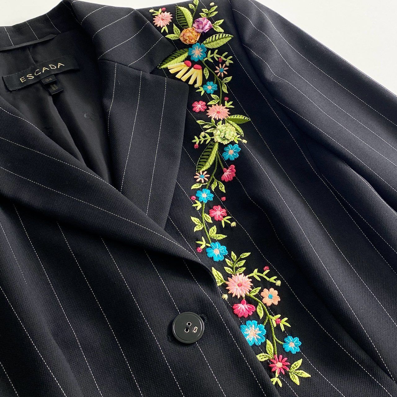 53c21 《美品》 ESCADA エスカーダ フラワー刺繍 スーツ 3点セット 34  