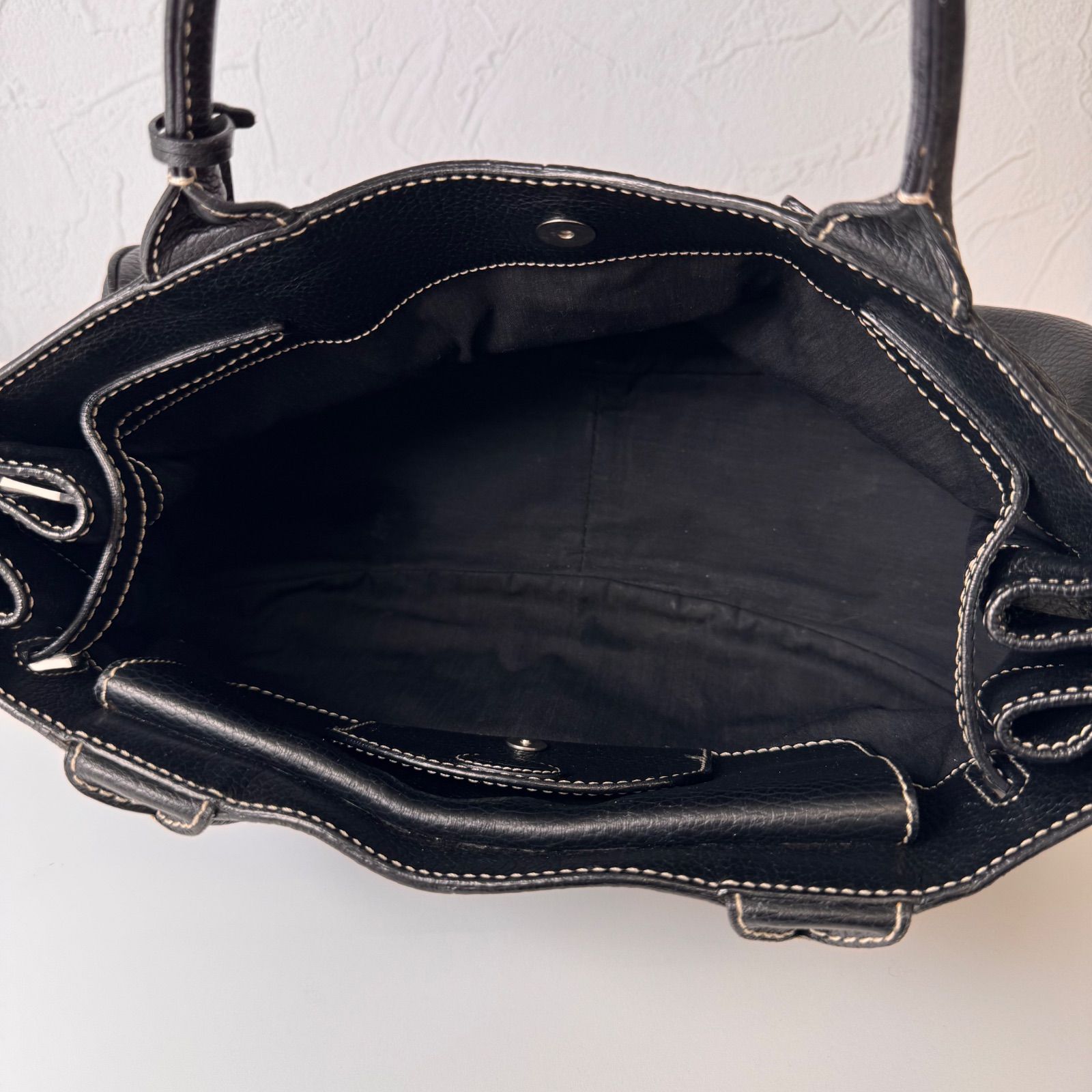 美品 トッズ 大容量 トートバッグ シボ革 ビジネス ベルト チャーム 肩掛け TOD'S - 美品 トッズ 大容量 トートバッグ シボ革 ビジネス
