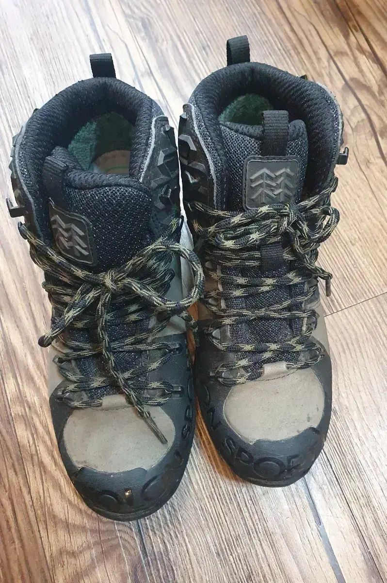 モンスタースポーツ 登山靴 トレッキングシューズ 235m
