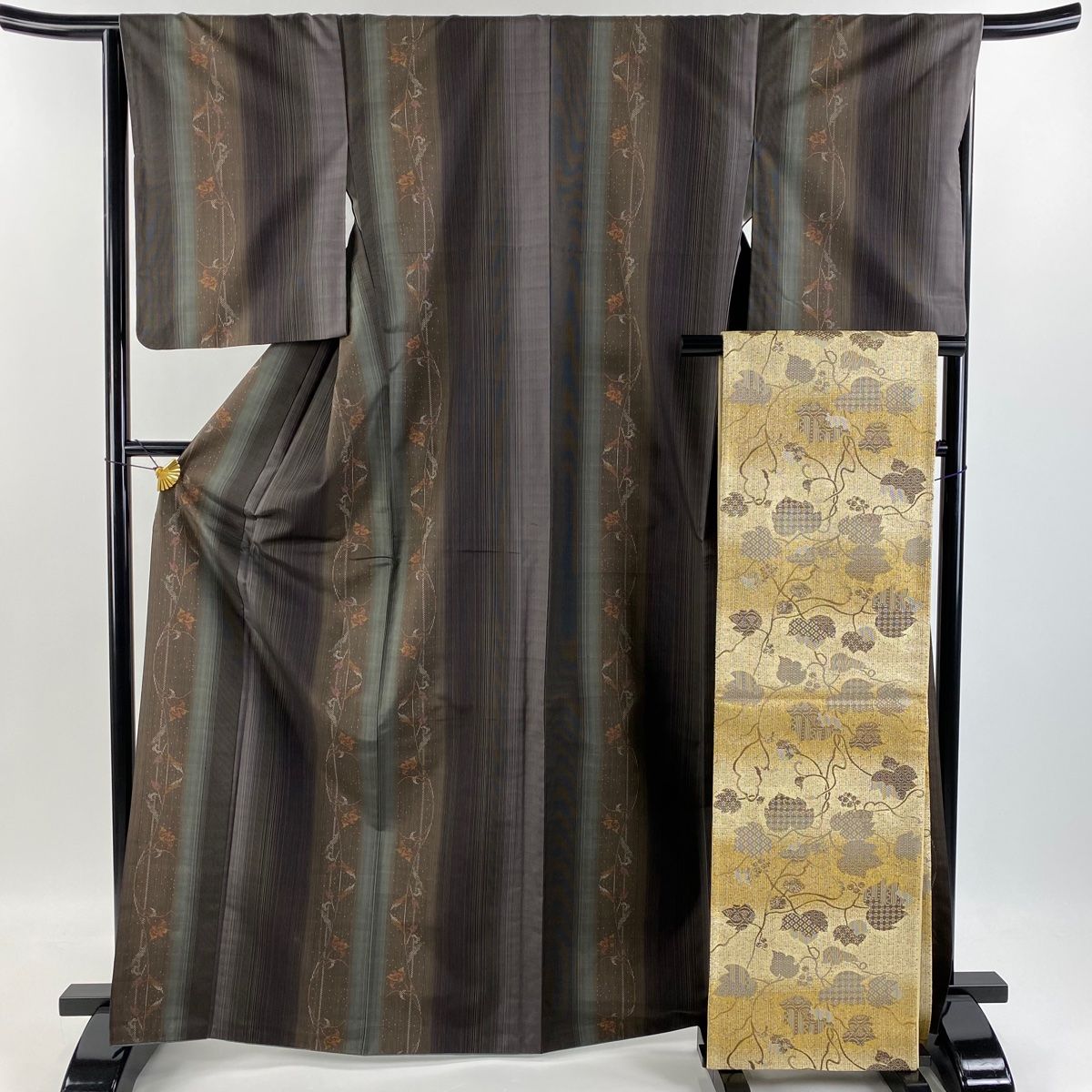 大島紬 身丈163cm 裄丈66cm M 袷 泥染 証紙 幾何学 焦茶色 正絹