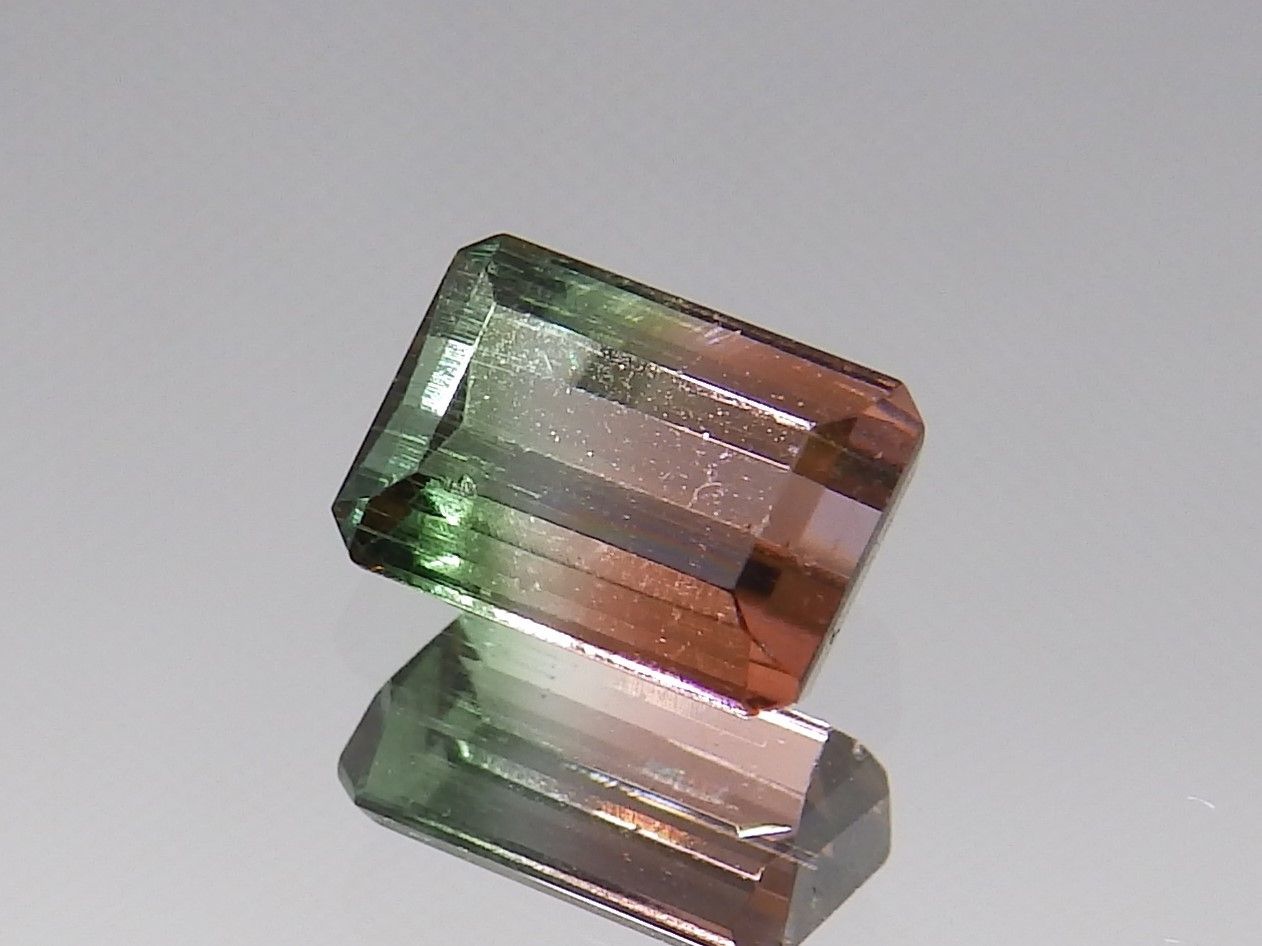 天然パーティカラード トルマリンのルース【1.577ct】 【公式通販】