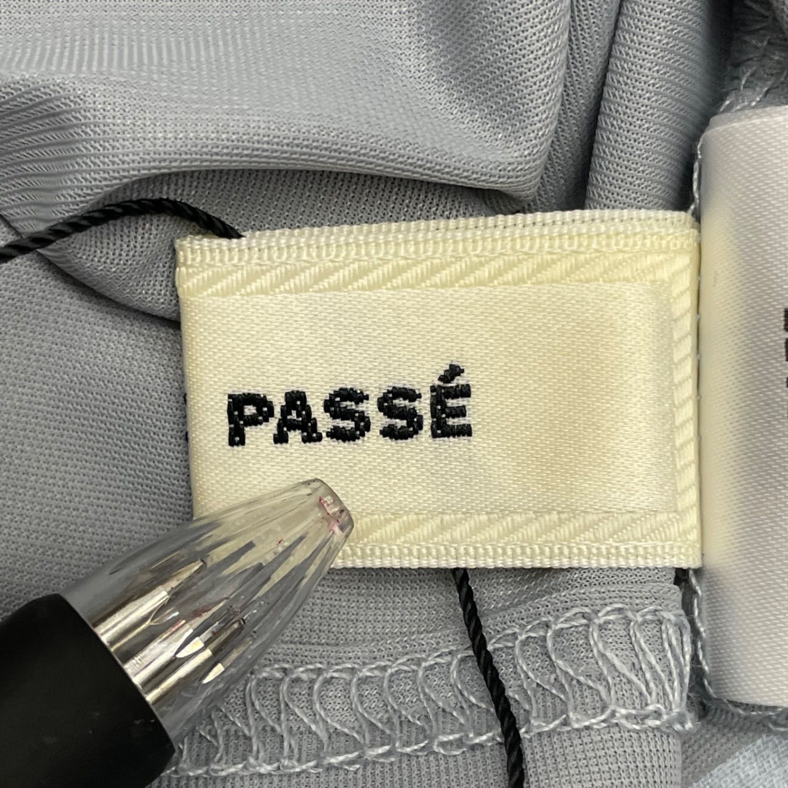 LAISSE PASSE