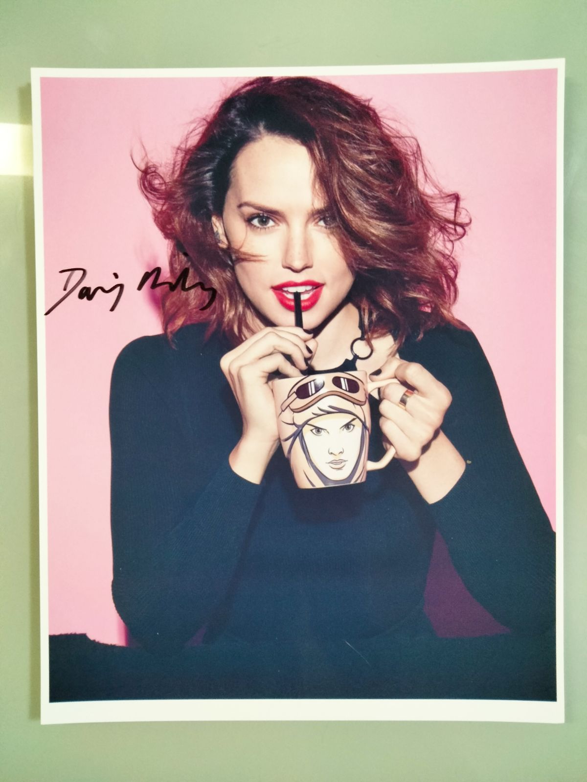 ■ Daisy Ridley デイジー・リドリー ★直筆サイン★ デイジー・リドリー直筆サイン入り大型写真…Daisy Ridley - メルカリ