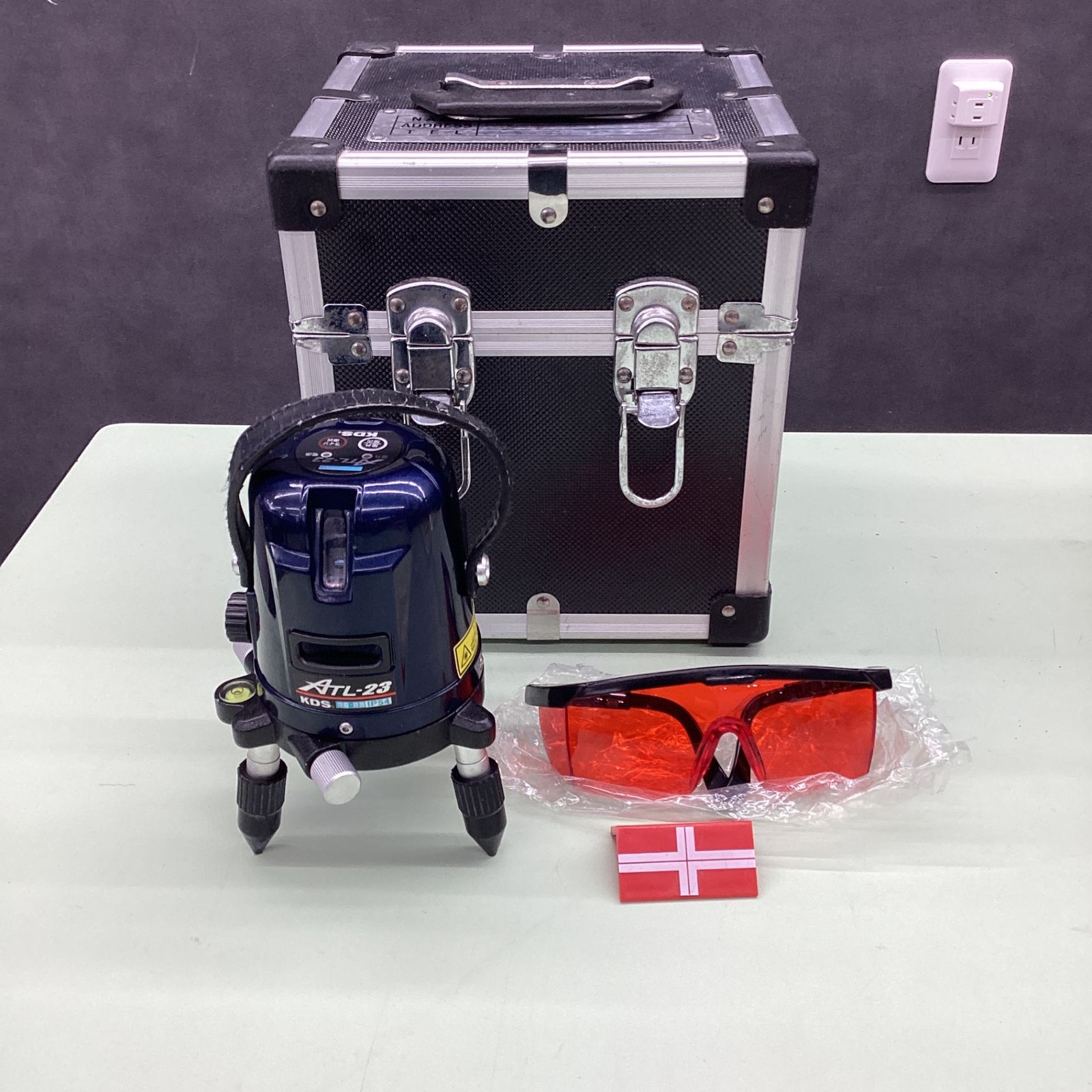 KDS 水平垂直ラインレーザー ATL-23 レーザー墨出し器 藤沢店