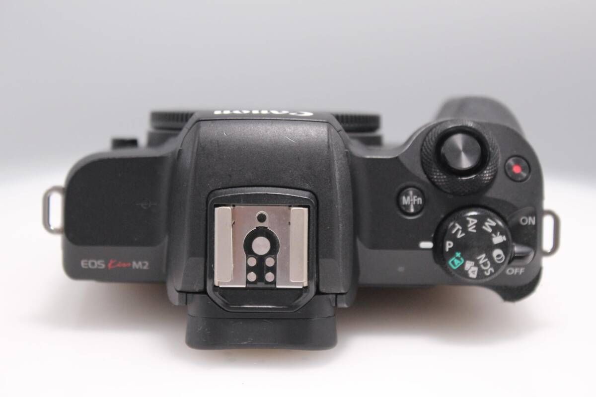 送料込 CANON ミラーレスカメラ EOS Kiss M カメラケースつき