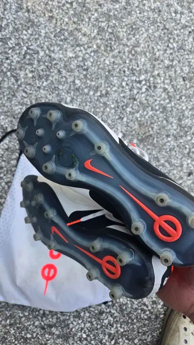 NIKE