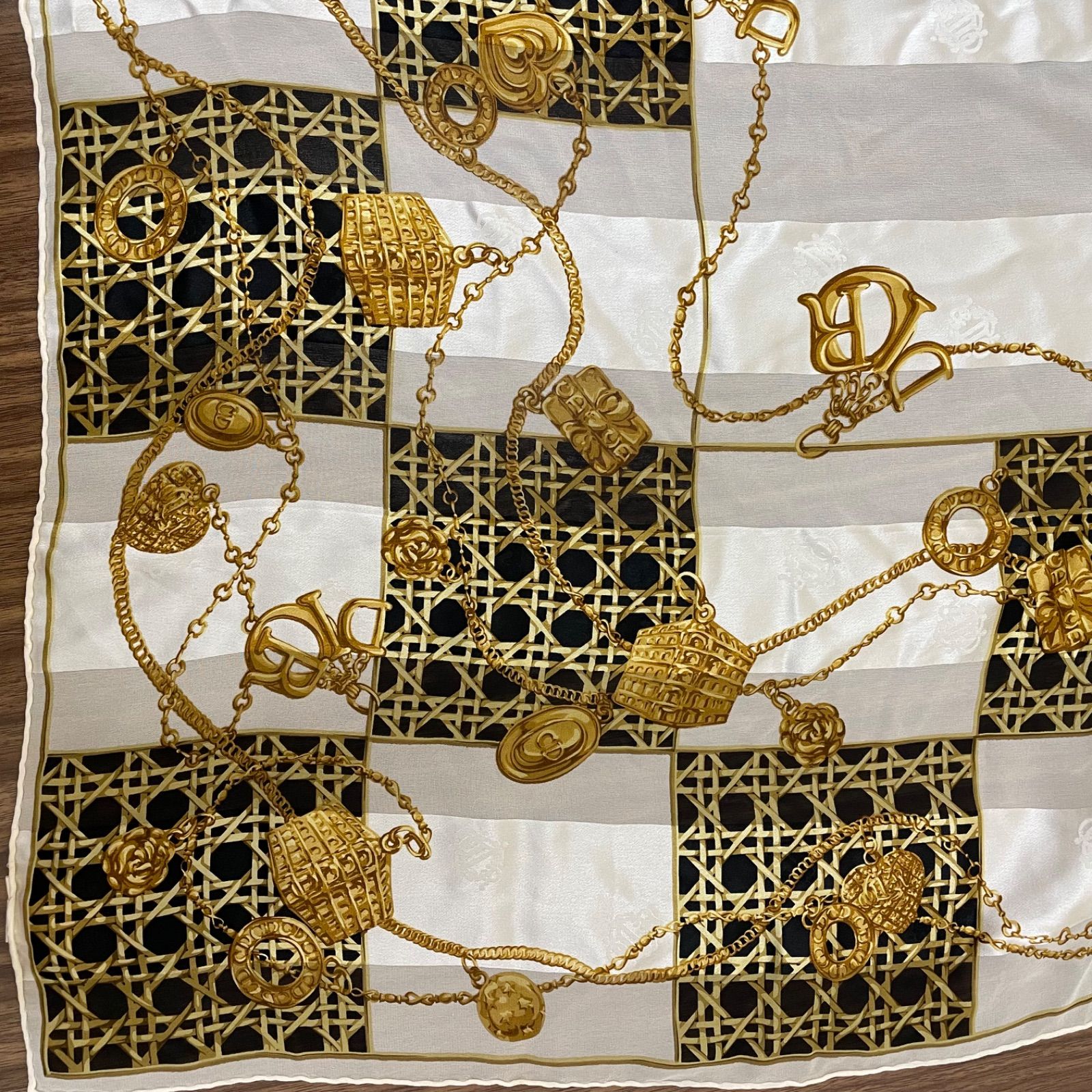 Christian Dior クリスチャンディオール 大判シルクスカーフ　シアー ◎ Christian Dior クリスチャンディオール 大判シルクスカーフ