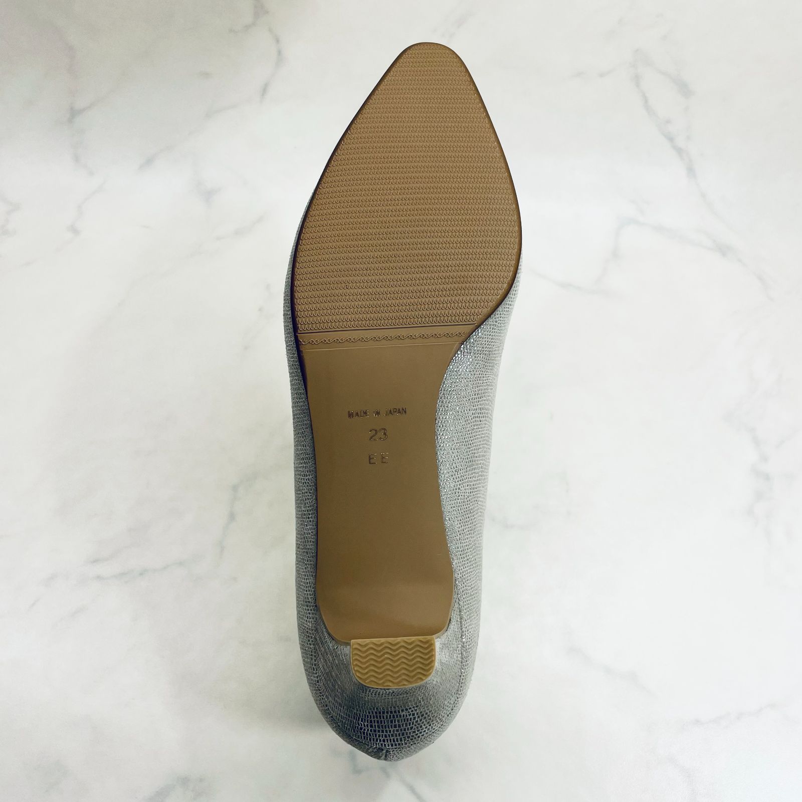 リズラフィーネ Vカットリザードプリントパンプス