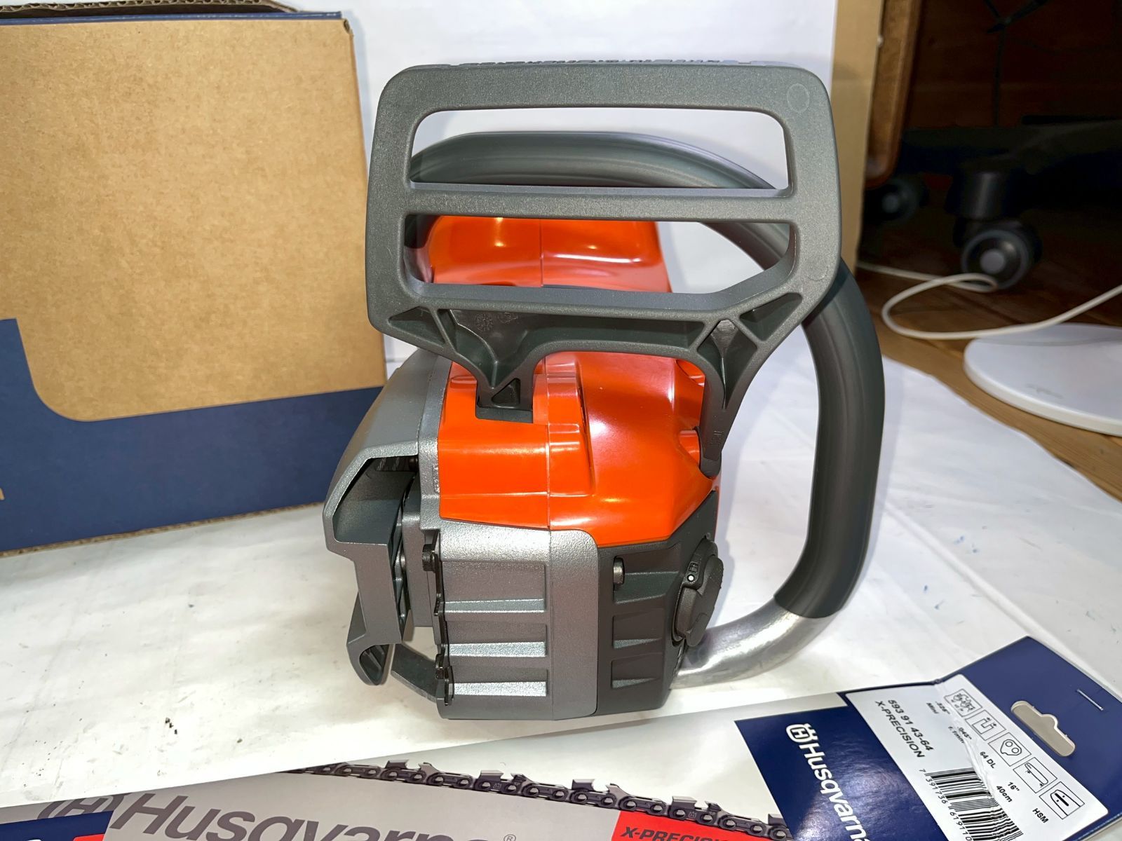 充電式チェーンソー