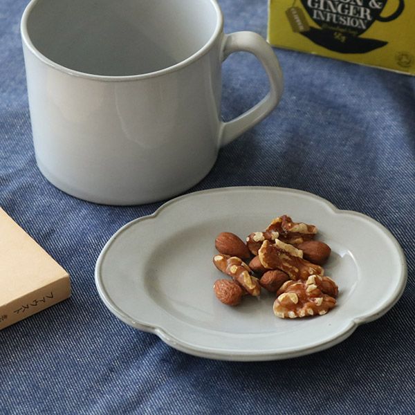 プレート 13cm オーバル プチ プリンセス Calin 皿 洋食器 陶器 日本製 同色5枚セット （ お皿 電子レンジ対応 食洗機対応 木瓜 輪花 豆皿 銘々皿 菓子皿 デザート フルーツ おしゃれ 食器 グレー モノトーン ）