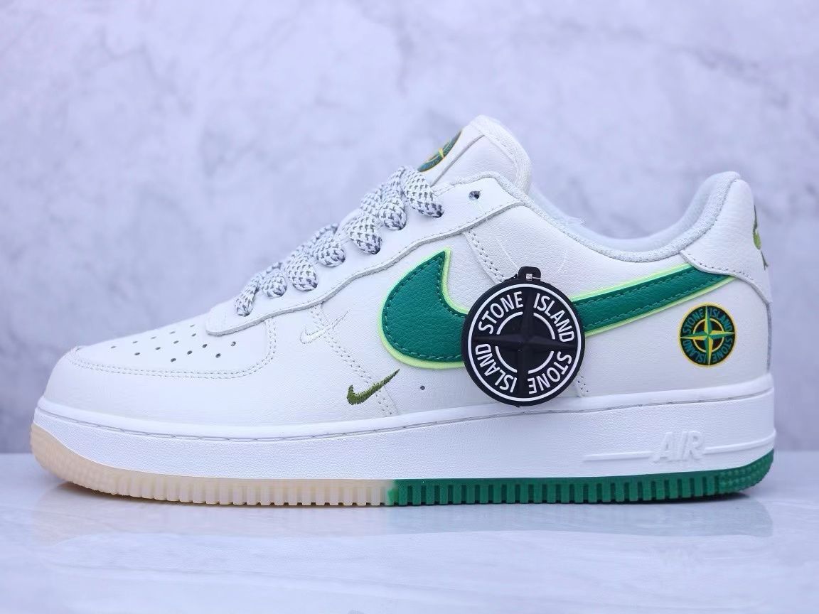 新品、Nike Air Force 1 Low 07 x Stone Island スニーカー