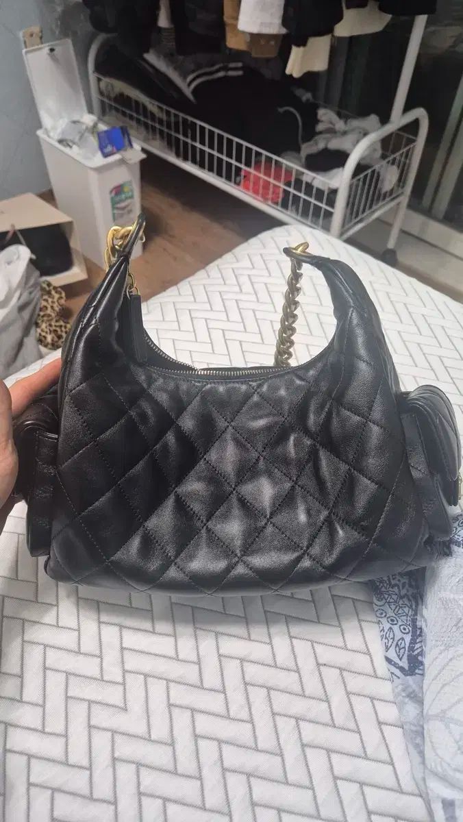 CHANEL☆マキシホーボー ハンドバッグ マキシ ホーボー バッグ、シャイニー ラムスキン、ホワイト