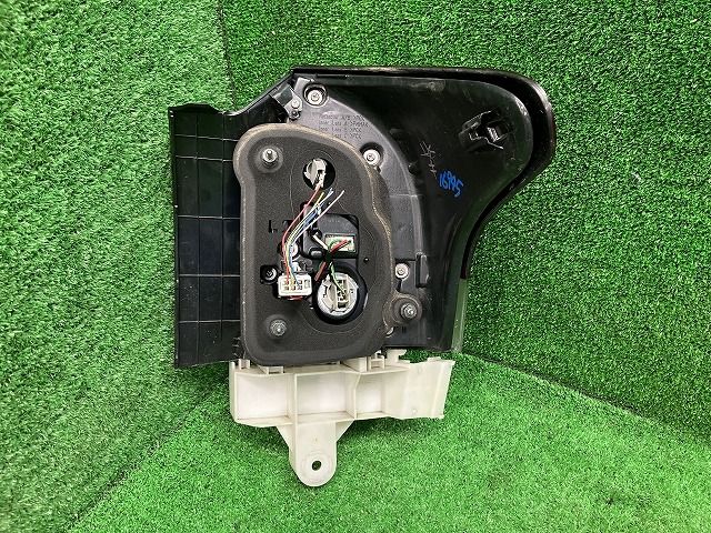 カローラフィールダー NKE165G 左テールランプ テールライト ハイブリッドG コイト 13-107 81561-13770 070