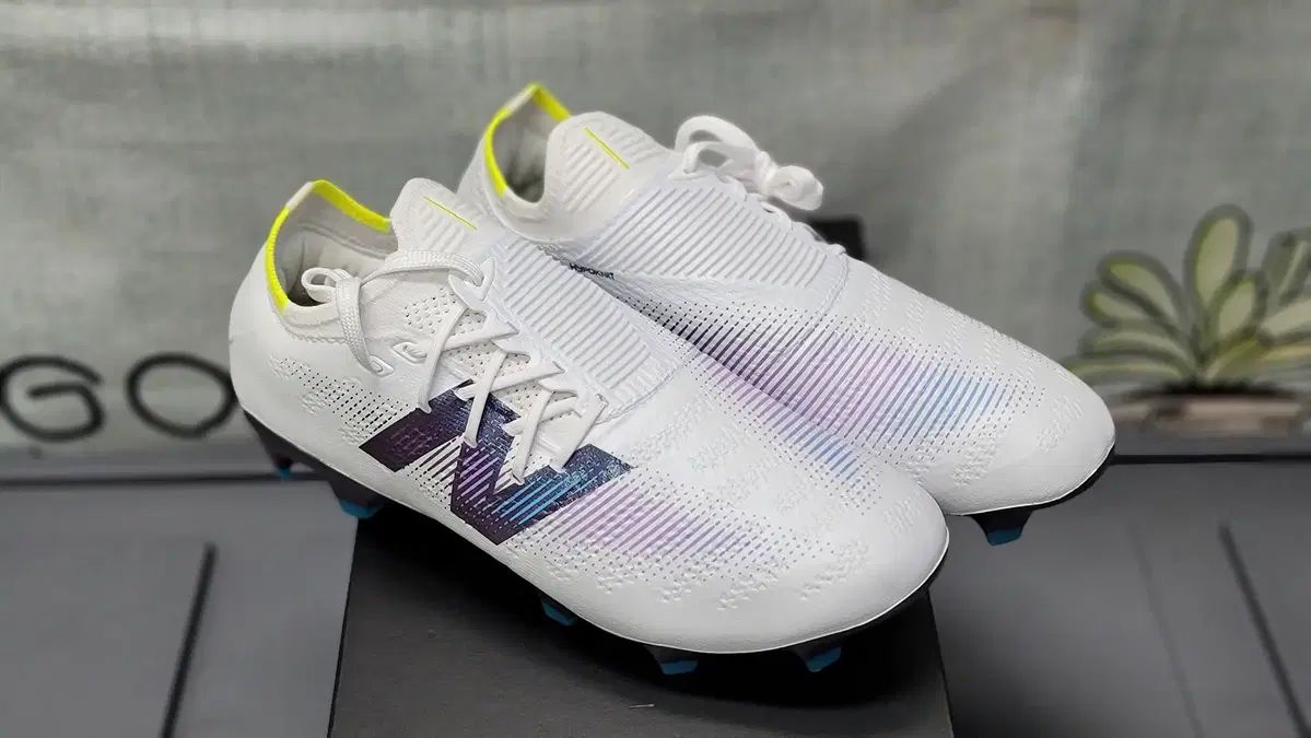 【雷市場（ポンジャン）商品韓国直送】 New Balance(ニューバランス) フューロン プロ FG V7 ＋ 出品