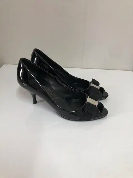 240 サイズ フェラガモ 正規品 ヴァラ リボン オープントゥ 靴