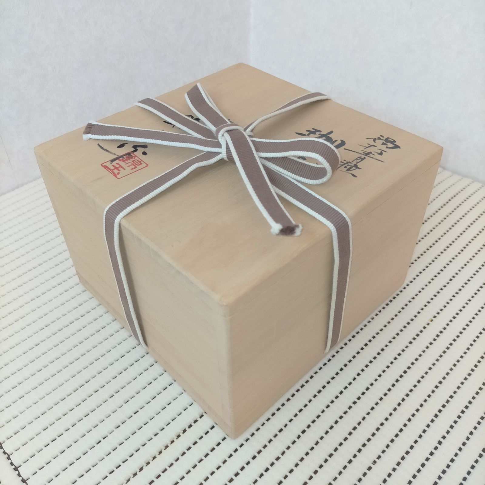 九谷錦玉 渦打青粒珈琲椀皿 盛金宝相華唐草 中田錦玉 九谷焼 仏教美術 共布 共箱 しおり SKLAD-KIRPICHA_RU