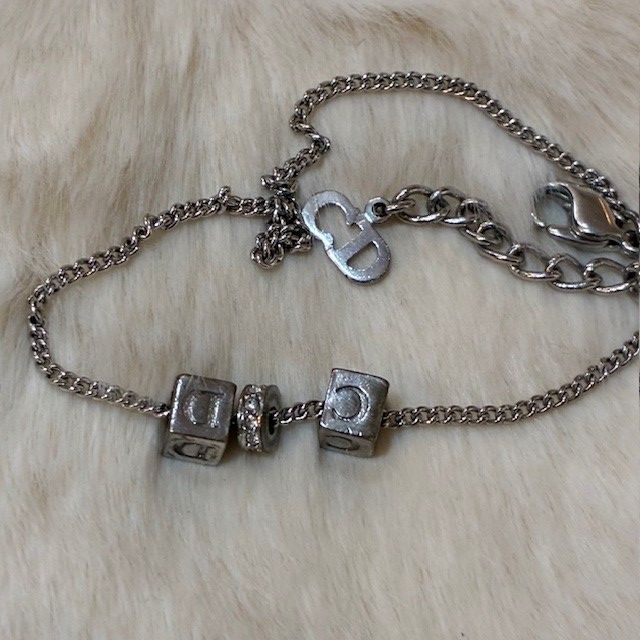 ディオール ロゴキューブ チェーン シルバー ブレスレット