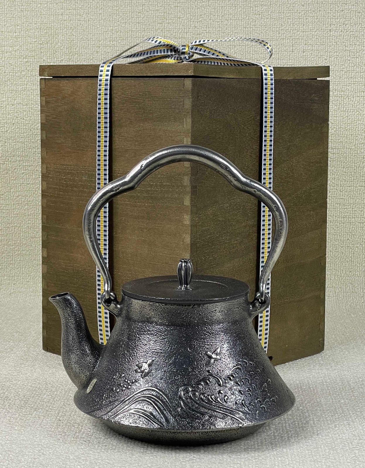 新品・正規品】雨宮宗作 鉄瓶 純砂鉄 専用箱付 日本伝統工芸