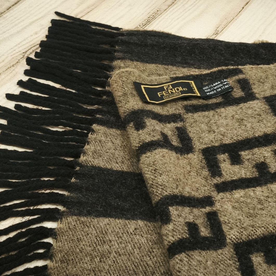 FENDI フェンディ ズッカ柄 ウール 100％ イタリア製 男女兼用 SNA 225101702006BA