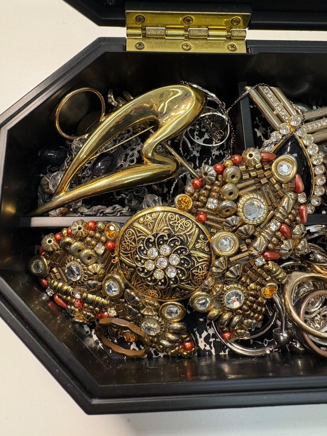 【サイトウ】ジュエリーボックス　遺品整理　金　まとめ　断捨離　アクセサリー ◎ 遺品整理 金 まとめ ジュエリーボックス 生前整理 GOLD 指輪
