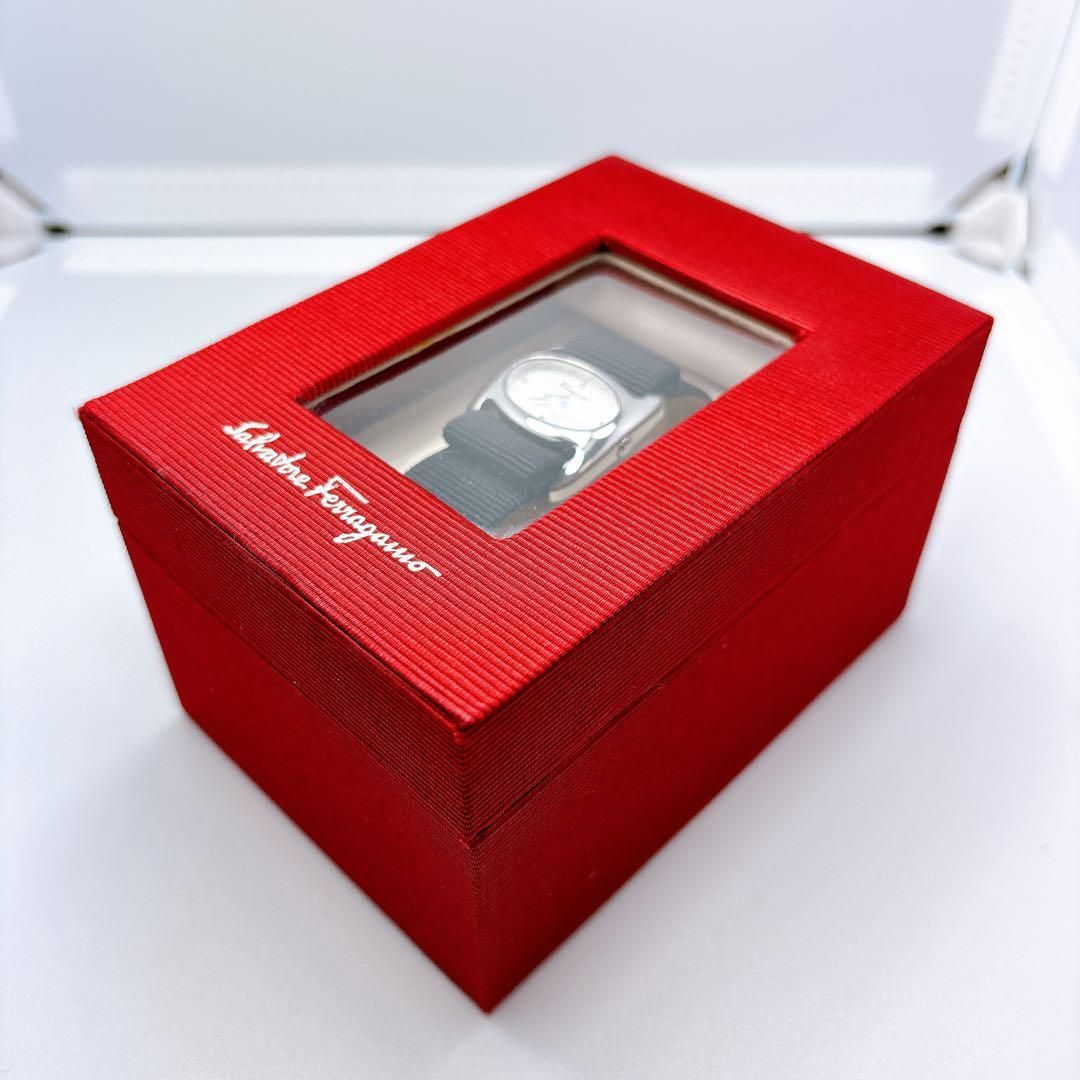 241 サルヴァトーレフェラガモ ヴァラリボン ダイヤ クォーツ 腕時計  