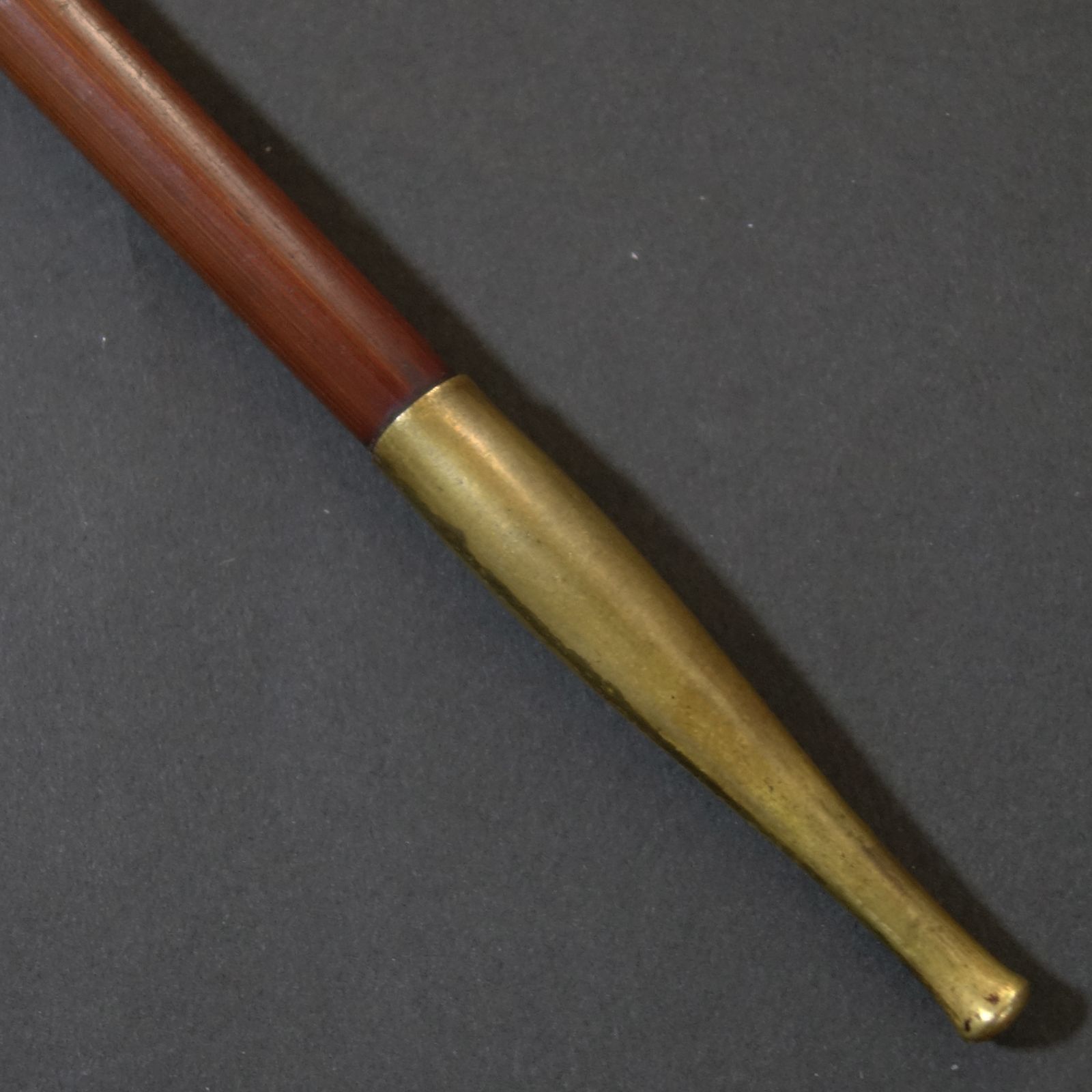 時代物 煙管 煙草入 煙管筒 金口 細工 彫刻  一式  骨董 アンティーク 煙管 煙管筒 煙草入 【 煙管 真鍮製 ／ 煙管筒 漆塗製 ／ 煙草入