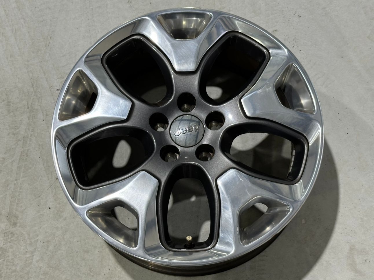 ジープ・コンパス 18インチ純正アルミホイール