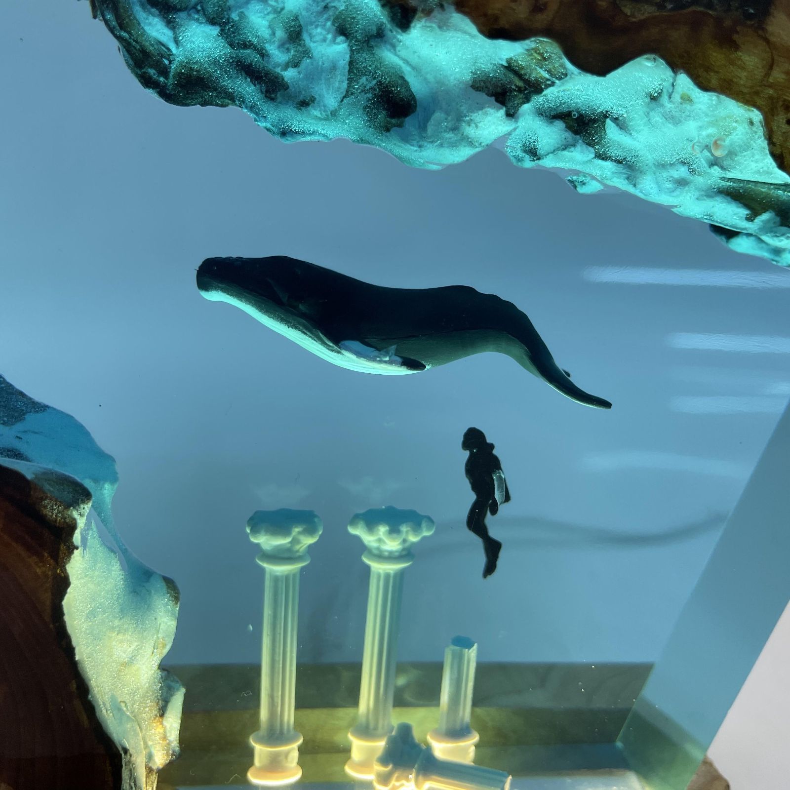 ナイトライト 卓上ライト テーブルランプ クジラとダイバー くじら 海洋生物 海 神秘的 おしゃれ 癒しグッズ 間接照明 卓上ライト プレゼント 寝室 授乳ライト インテリア デスク オフィス 充電式 棚装飾 オブジェ