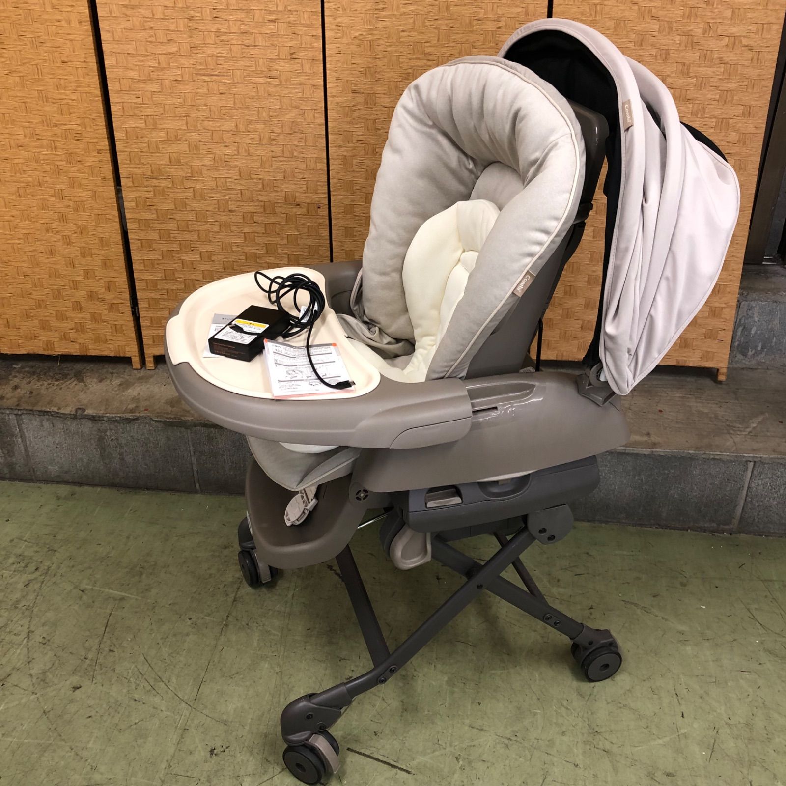 ● げ交渉 Combi コンビ スウィングベッド-チェア ネムリラ コードレス AUTO SWING ベビー用品 動作 済み 直接引き取り 横浜市保土ヶ谷区