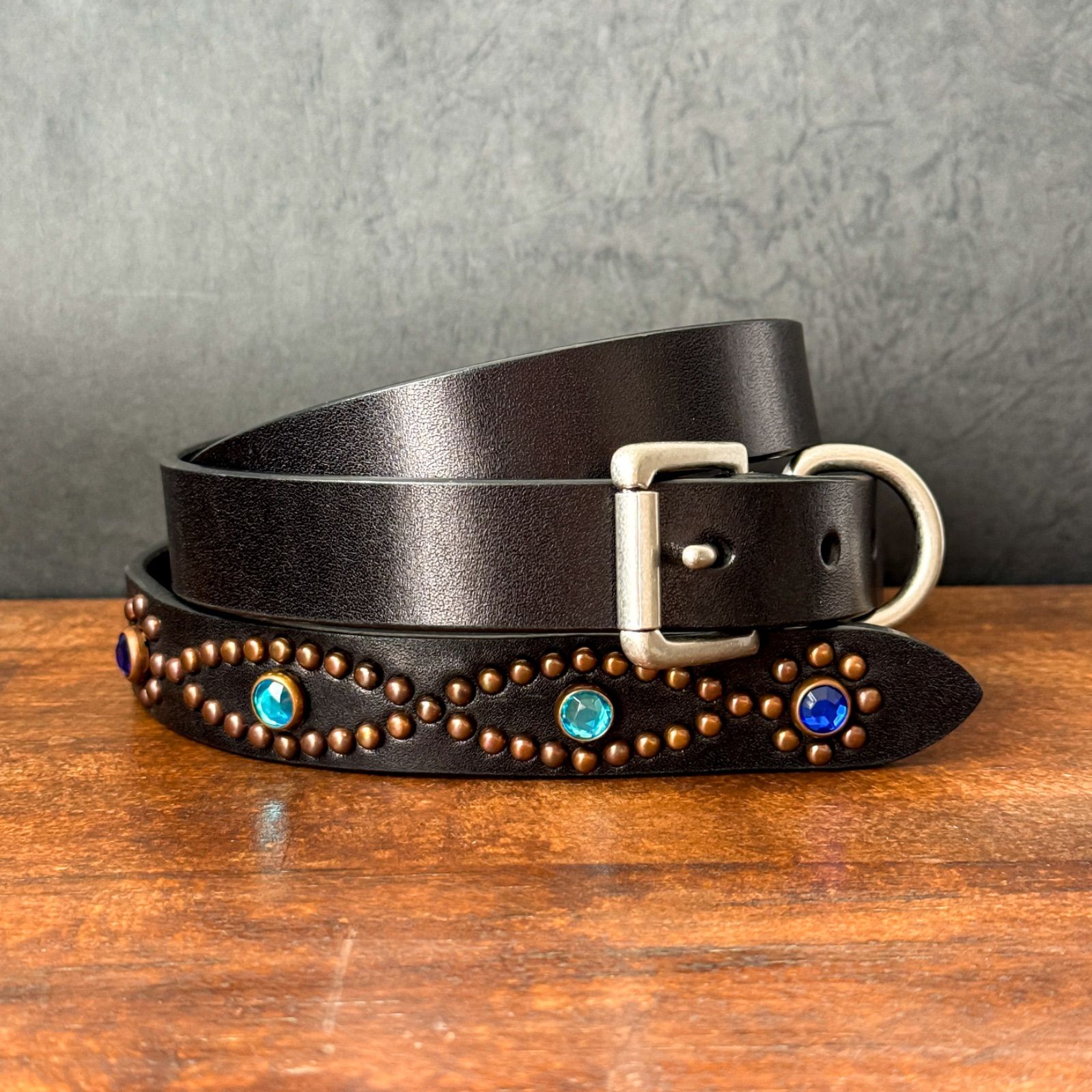 Jinスタッズナローベルトブラックフラワー➕ニッケル Jinスタッズナローベルトブラックフラワー➕ニッケル - 小物快適