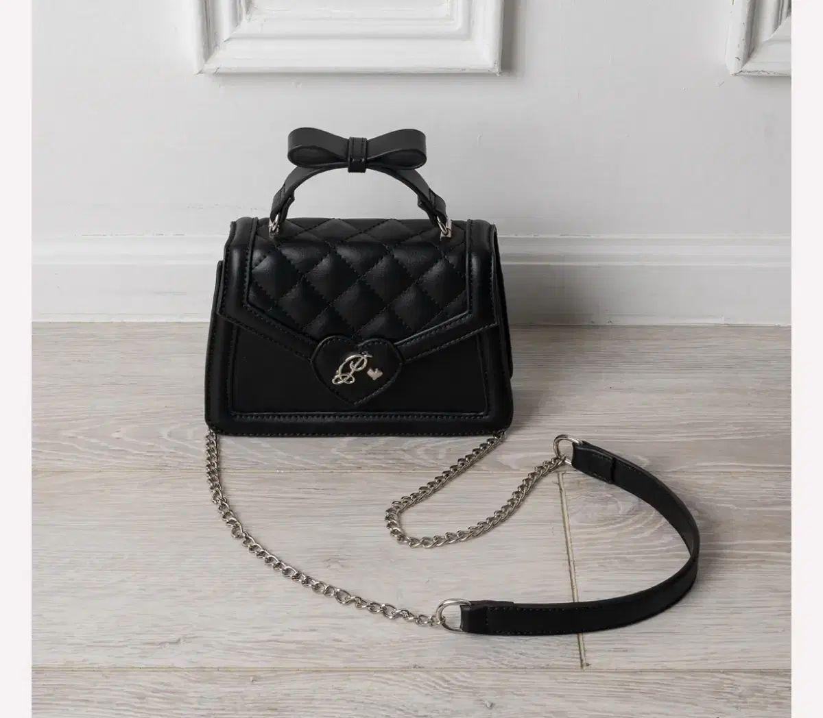 PIUM ミニ ロゴ リボン キルティング バッグ