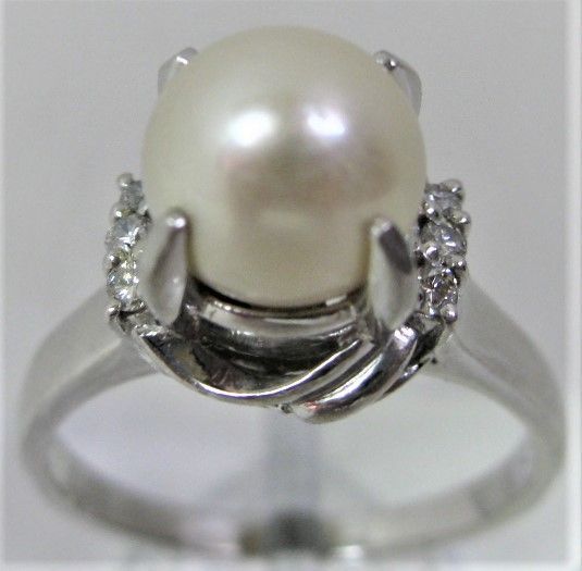 レディースPt900プラチナ リング指輪 パール8.5ｍｍアコヤ真珠 ダイヤ0.10ct