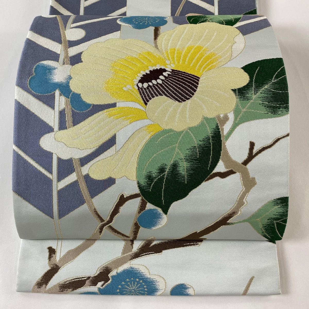 袋帯 美品 逸品 白綾苑大庭 落款 椿 枝梅 刺繍 金糸 青灰色 六通