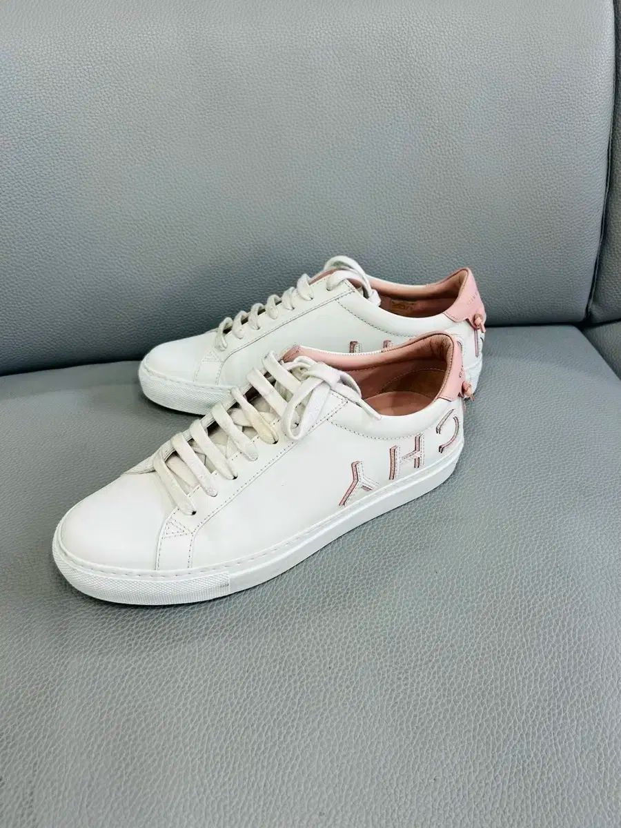 GIVENCHY(ジバンシィ) アーバンストリート ピンクロゴタブ GIVENCHY(ジバンシィ) アーバンストリート ピンクロゴタブ