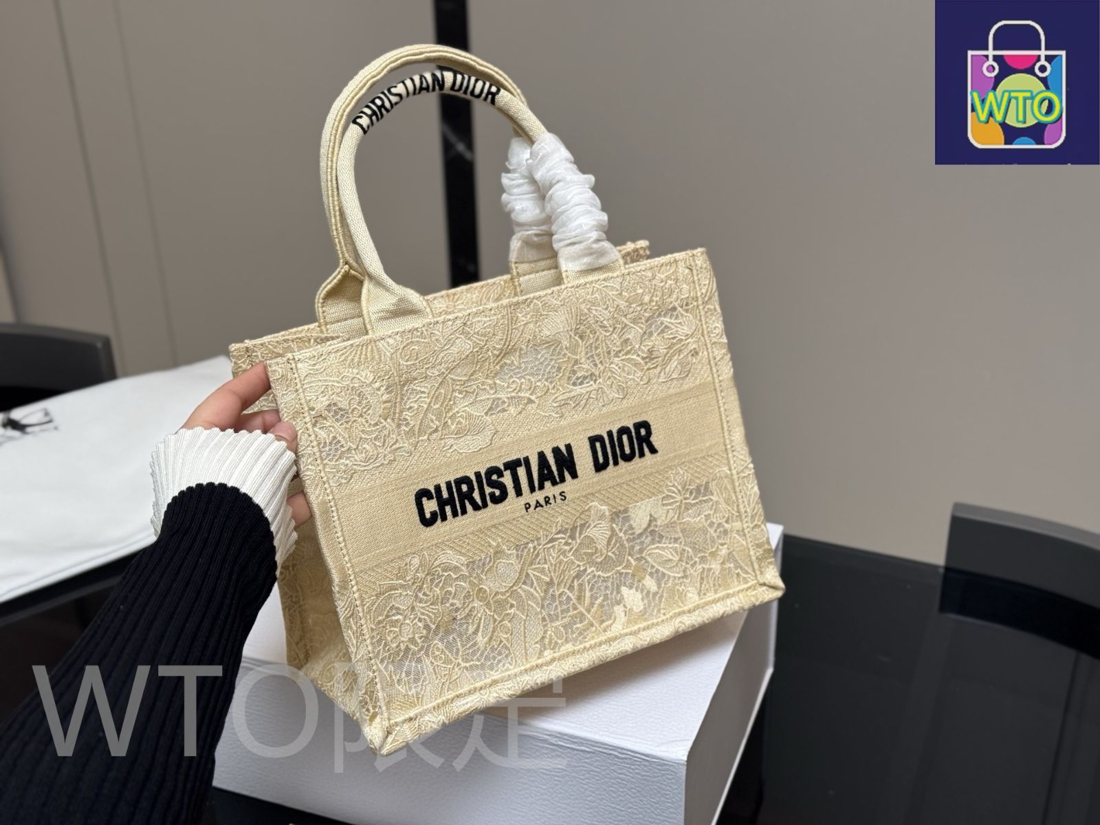 【直営・関税送料込】Dior Book Tote スモール org.jpg