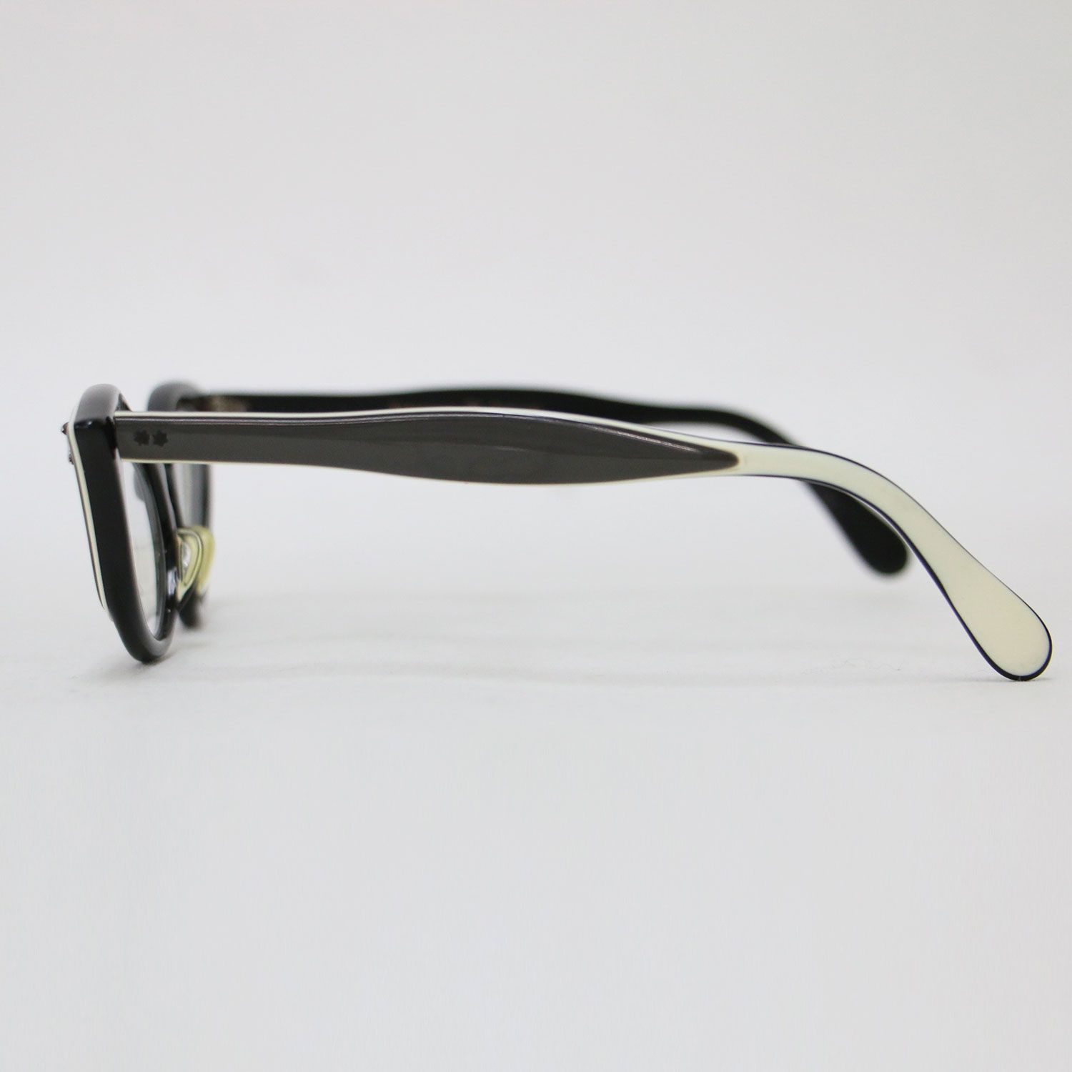 American Optical アメリカンオプティカル キャットアイ セルフレーム 
