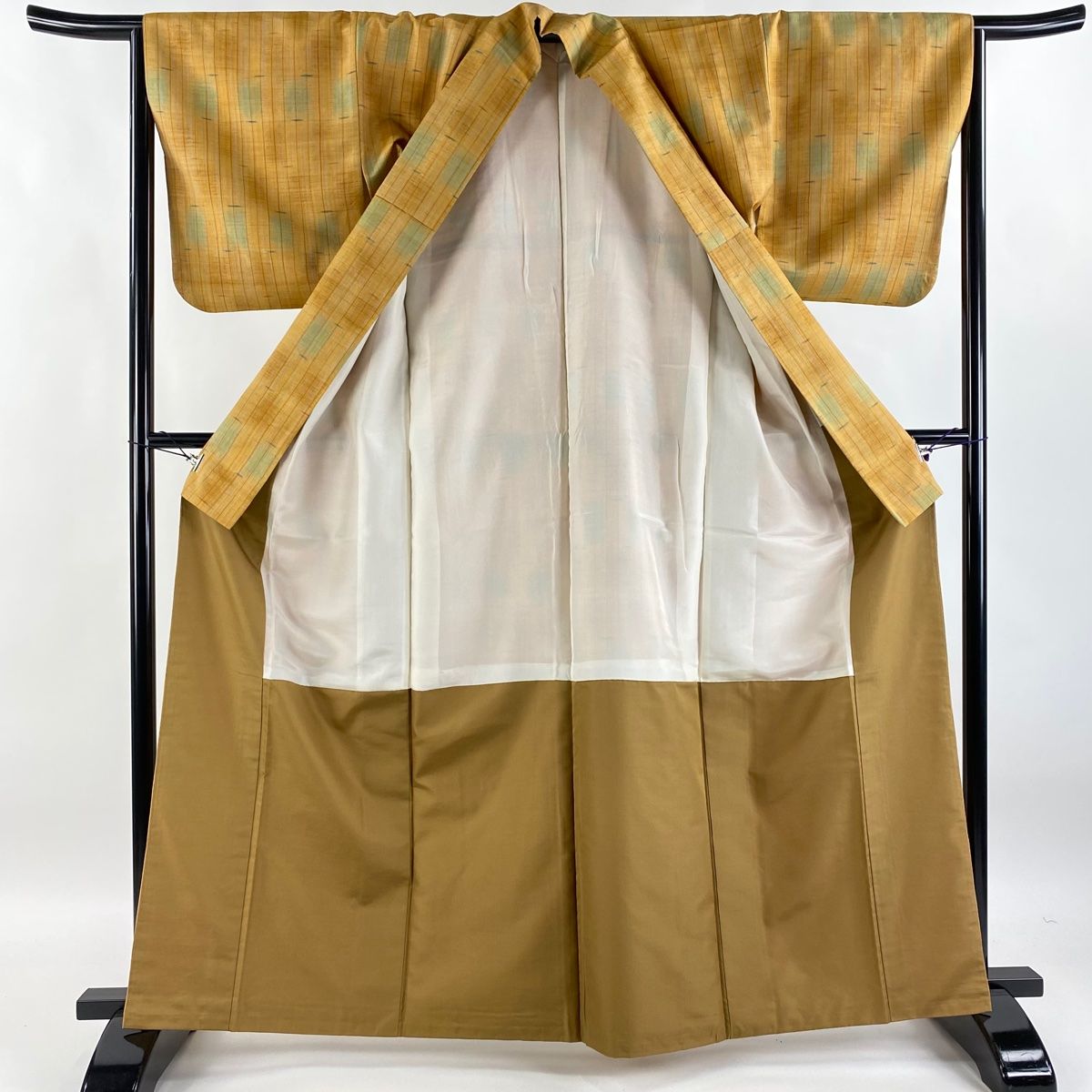 紬身丈160裄丈64cm M 薄物夏紬縞絣薄茶色 正絹 秀品【中古】 紬 身丈160cm 裄丈64cm M 袷 縦縞 薄茶色 正絹 美品 秀品 【中古