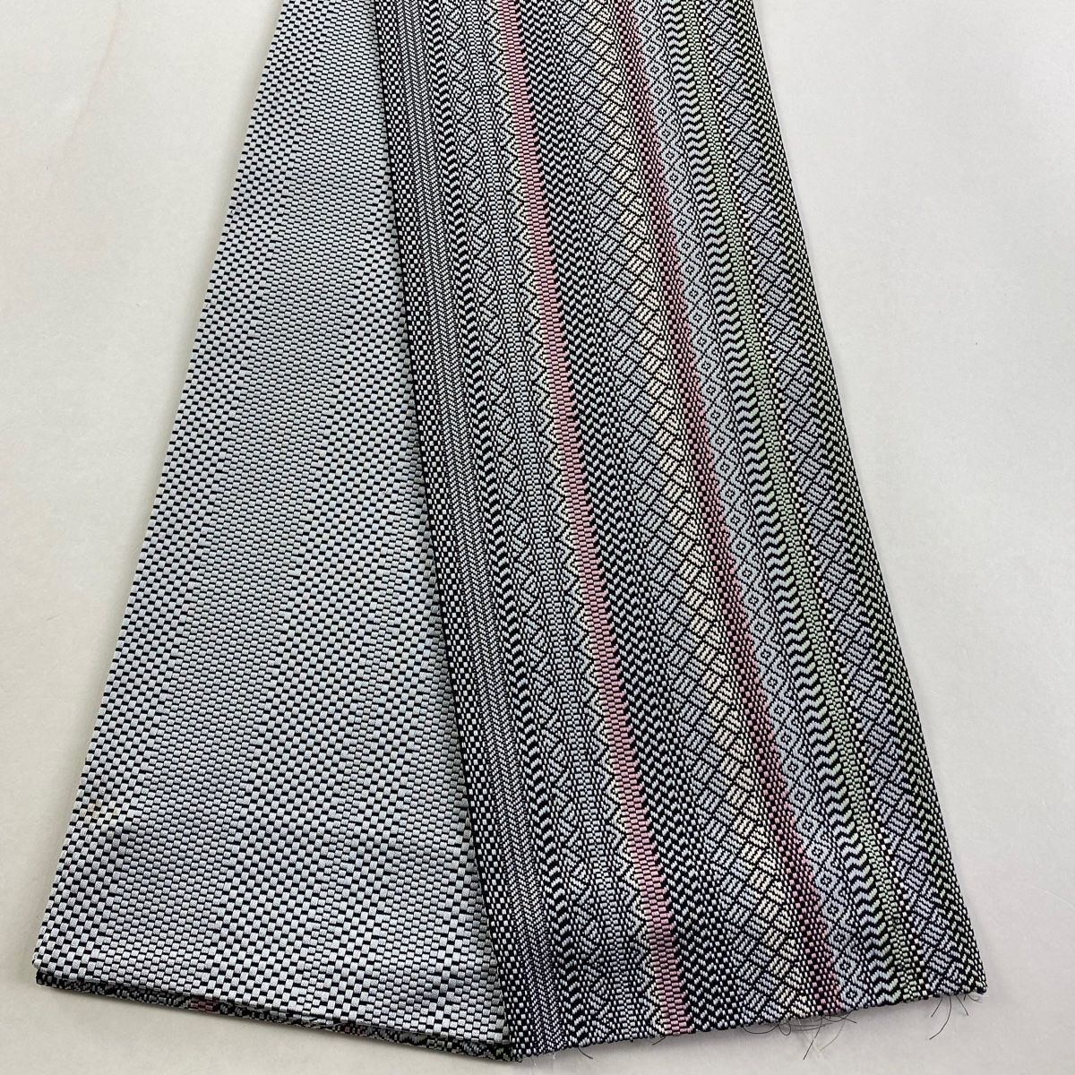 半幅帯 秀品 証紙 本場筑前博多織 縞 幾何学模様 黒灰 正絹