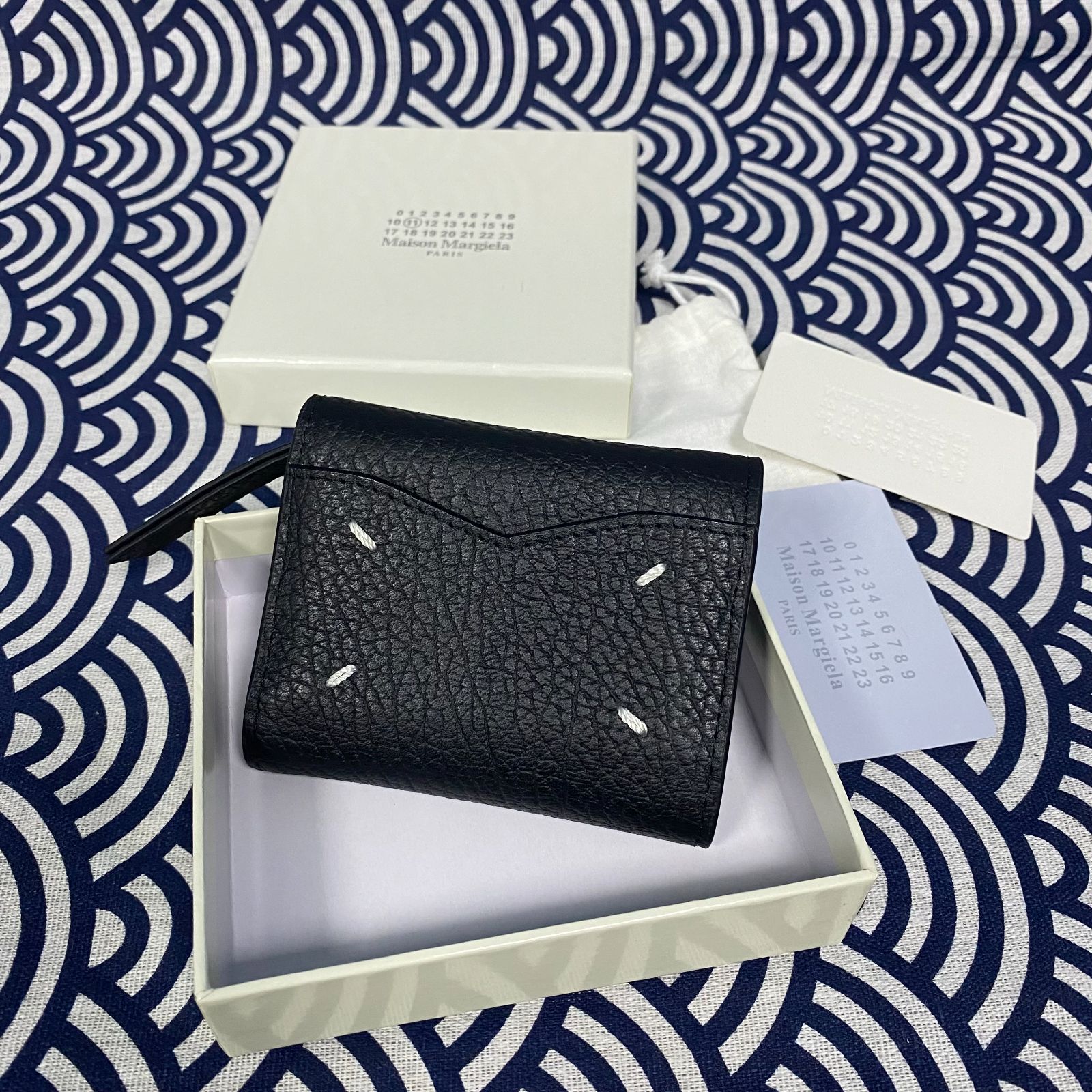 マルジェラ エンベロープ スリーフォールド 三つ折り 折財布 4ステッチ  