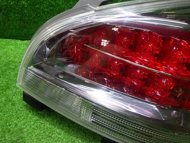 マークXジオ 右テール ANA10/15 後期 72-4 LED玉切れなし 251004068 トヨタ