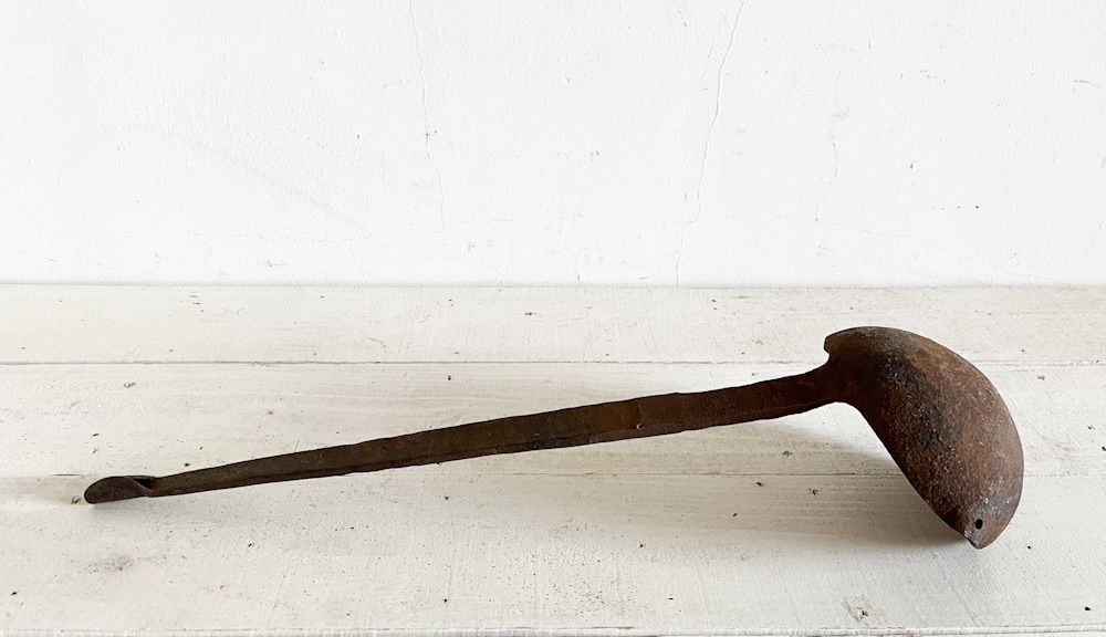 フランスアンティークアイアンレードル３ アトリエカフェインテリアショップコーディネート店舗内装建築住宅空間デザインディスプレイ錆古物西洋骨董オブジェ