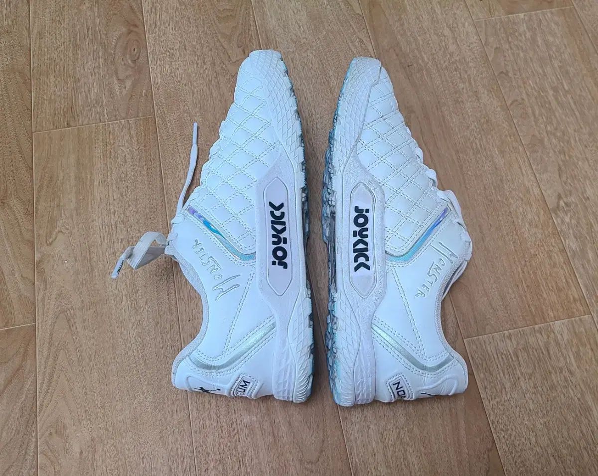 ホワイト サッカーシューズ