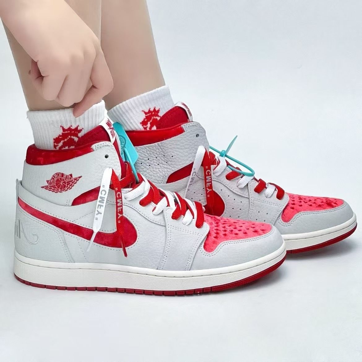 新品未使用 NIKE WMNS AIR JORDAN 1 HIGH ZOOM CMFT 2 VALENTINE'S DAY ナイキ ウィメンズ  エアジョーダン1 ハイ ズーム CMFT 2 バレンタインデー DV1304-106 - メルカリ