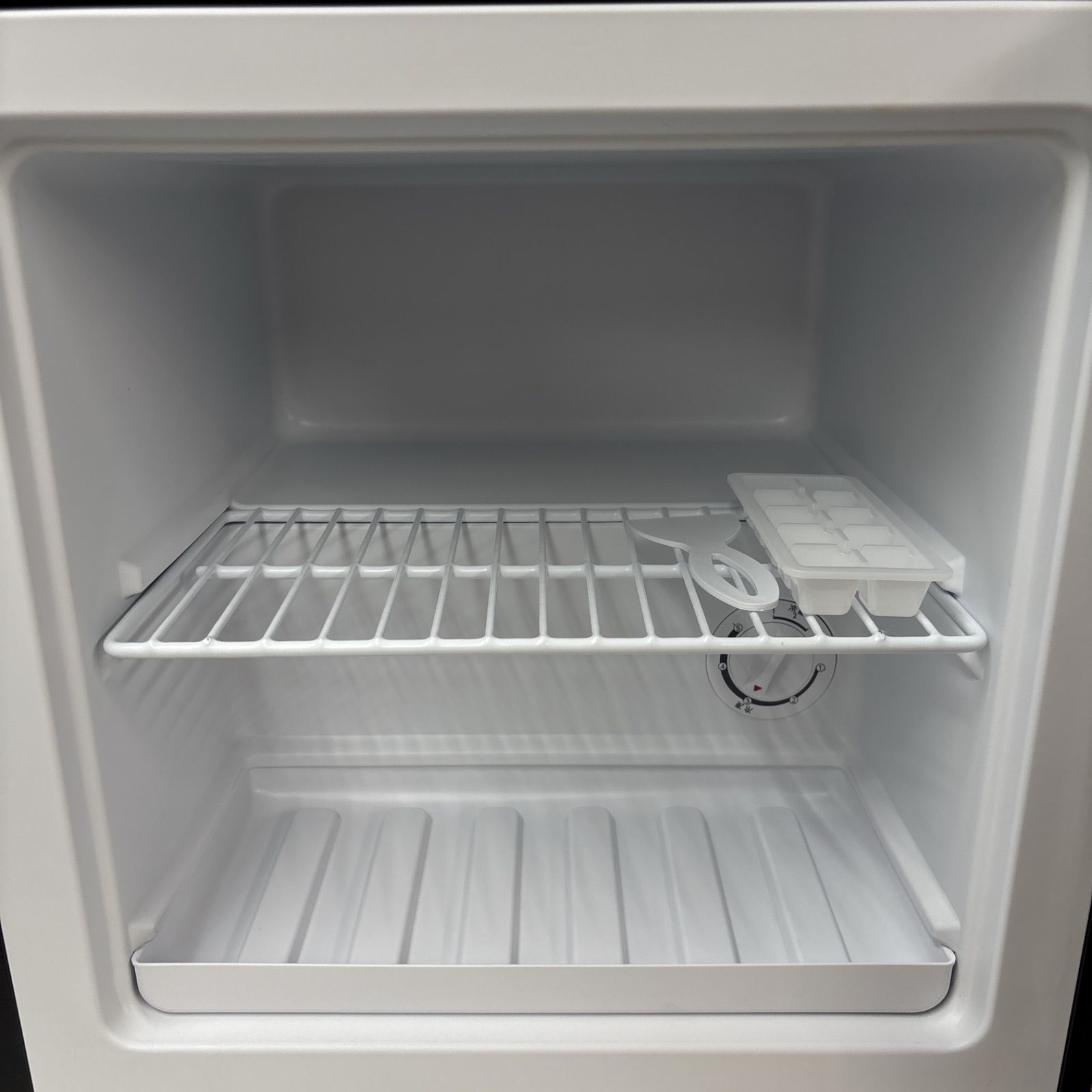 I520 ? 2024年製の美品♪ アイリスオーヤマ 冷凍庫（31L 右開き） ⭐ 動作